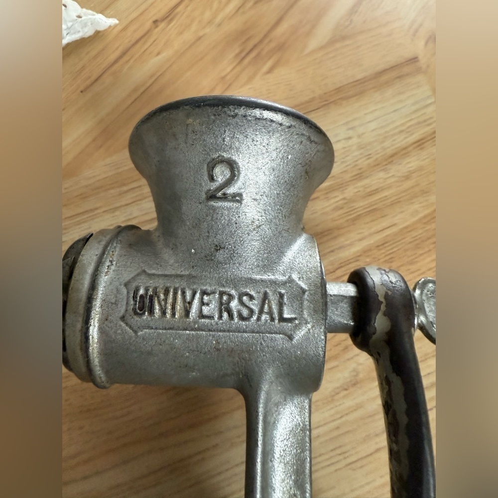 Vintage Meat Grinder Universal No. 2 Food Hand Crank Made In USA - Picture 2 of 7